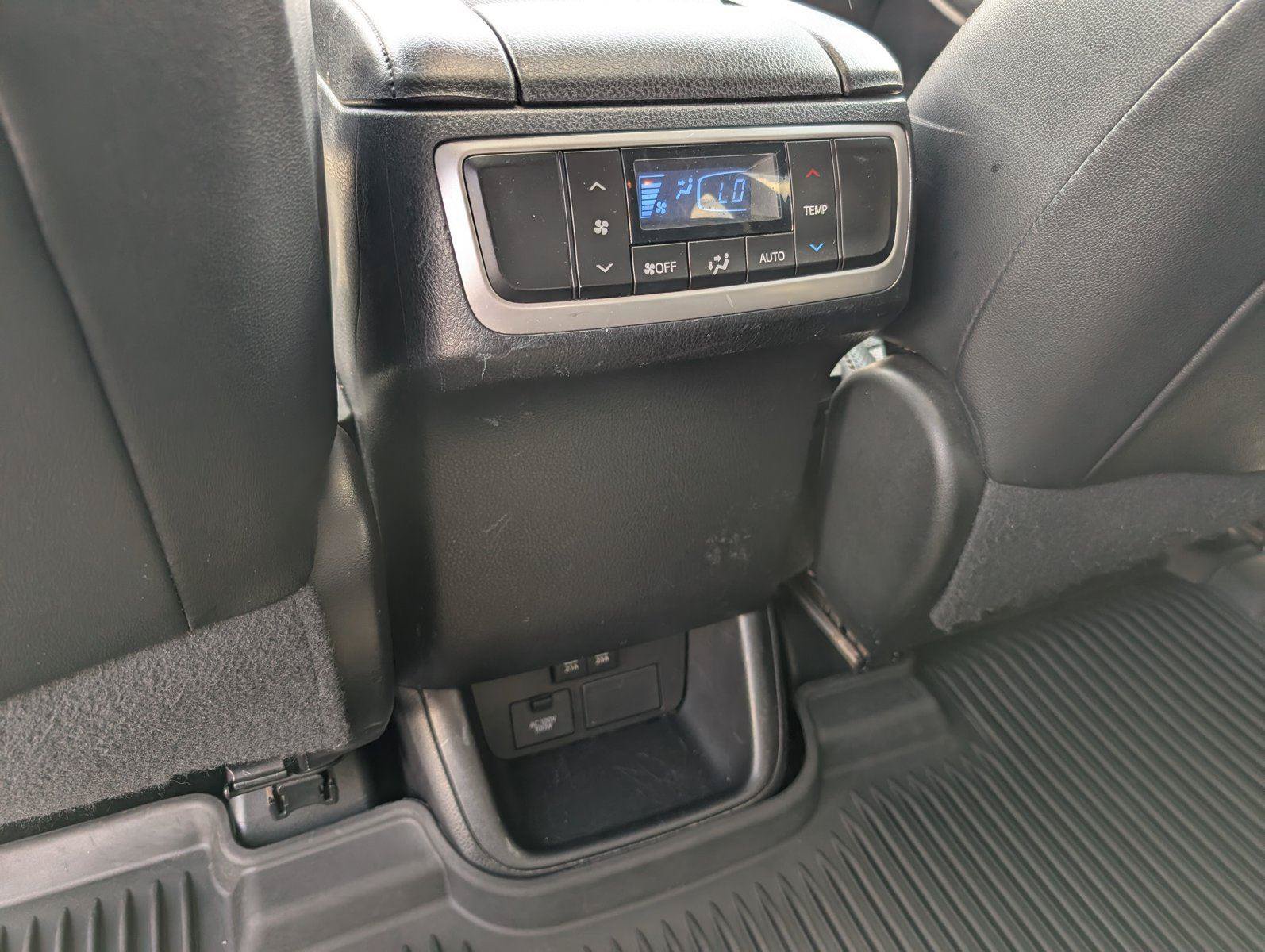 Used 2017 Toyota Highlander Limited AWD/4WD image 28