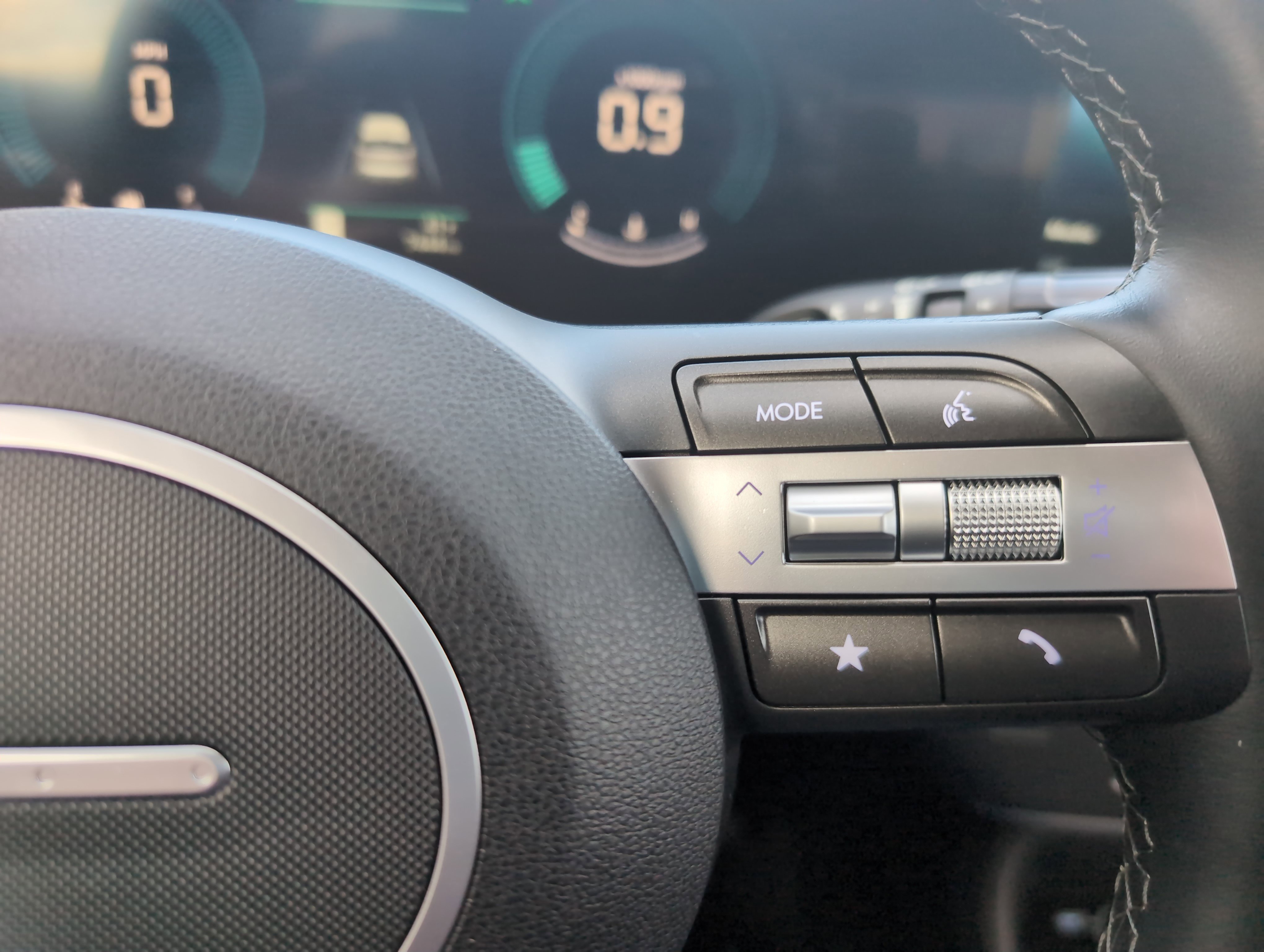 Used 2025 Hyundai Kona SEL image 33