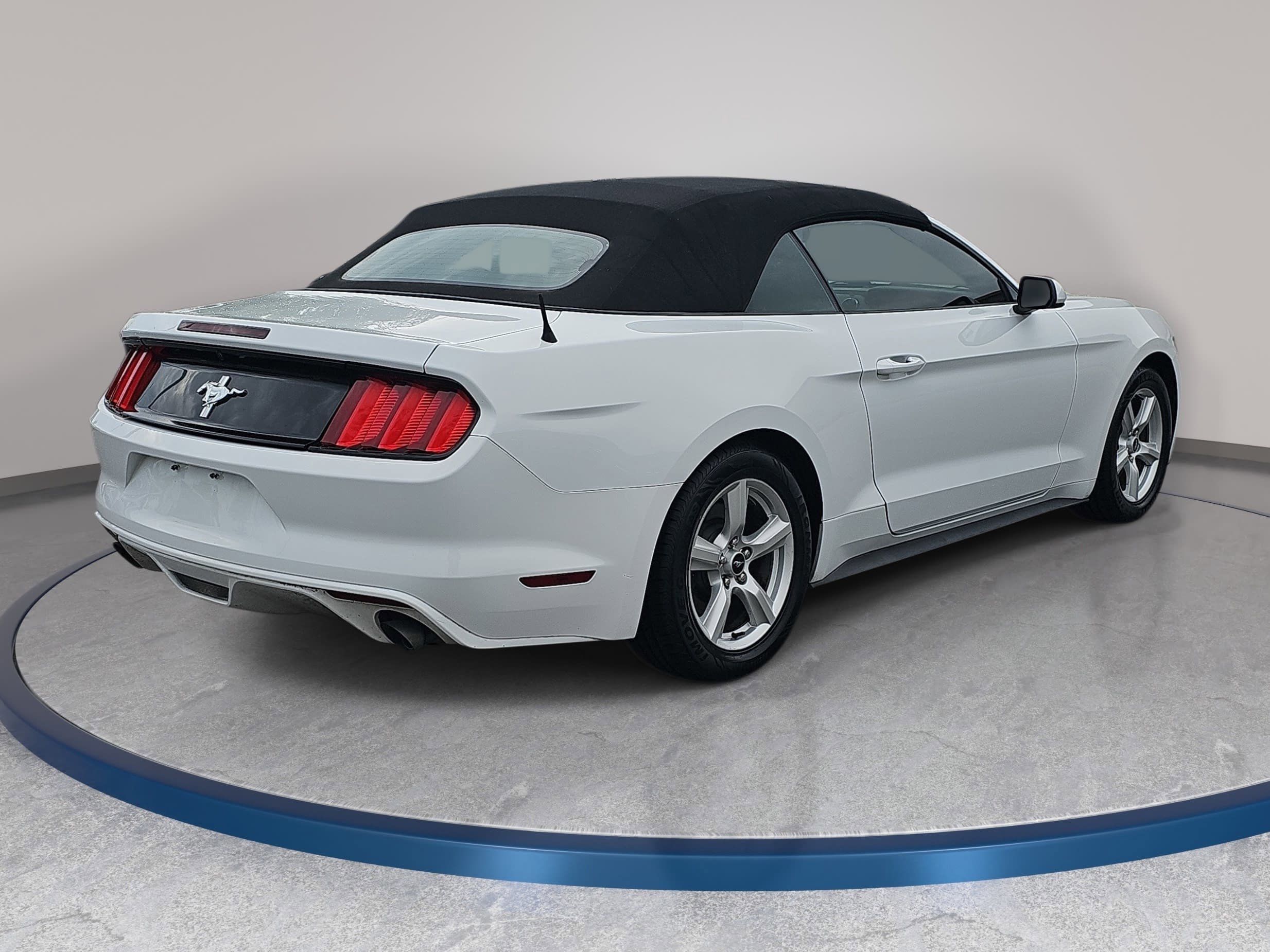 Used 2017 Ford Mustang Convertible RWD image 5
