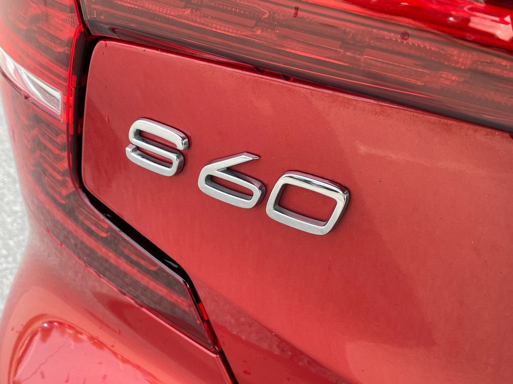 Used 2020 Volvo S60 T6 R-Design image 18