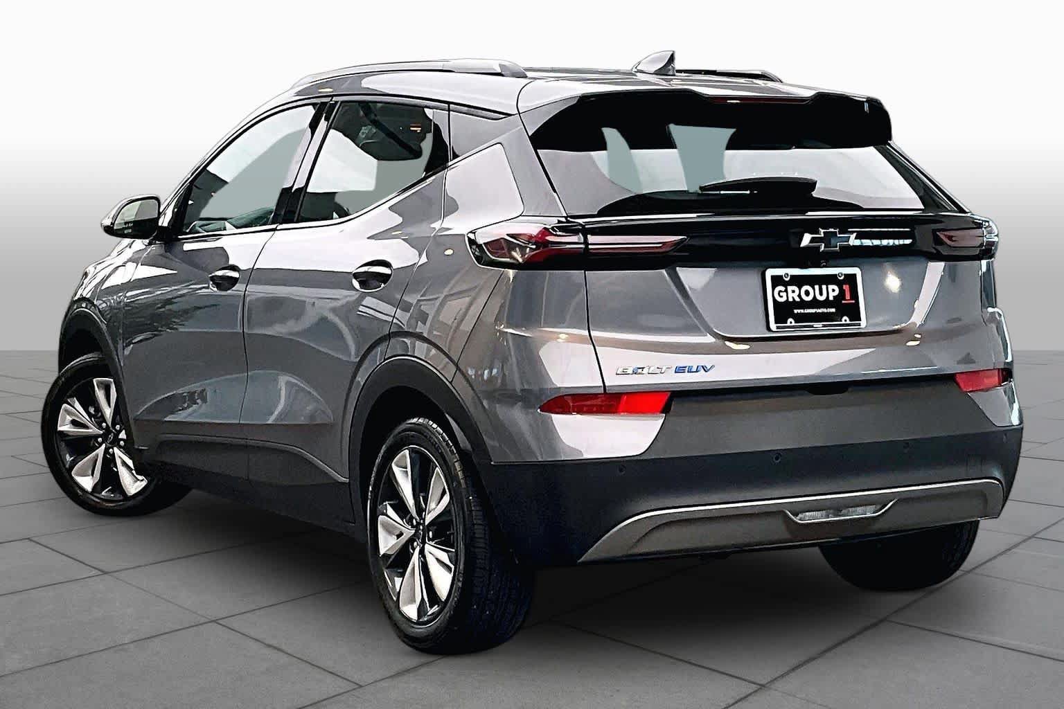 Used 2022 Chevrolet Bolt EUV LT w/ Convenience Package FWD image 10