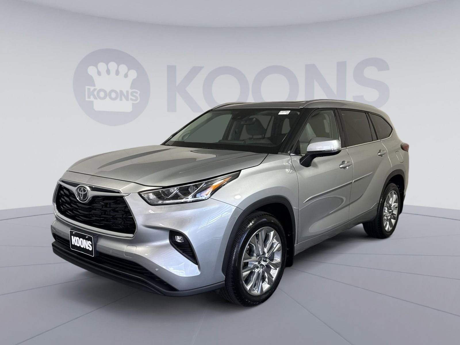 Used 2023 Toyota Highlander Limited AWD/4WD image 1