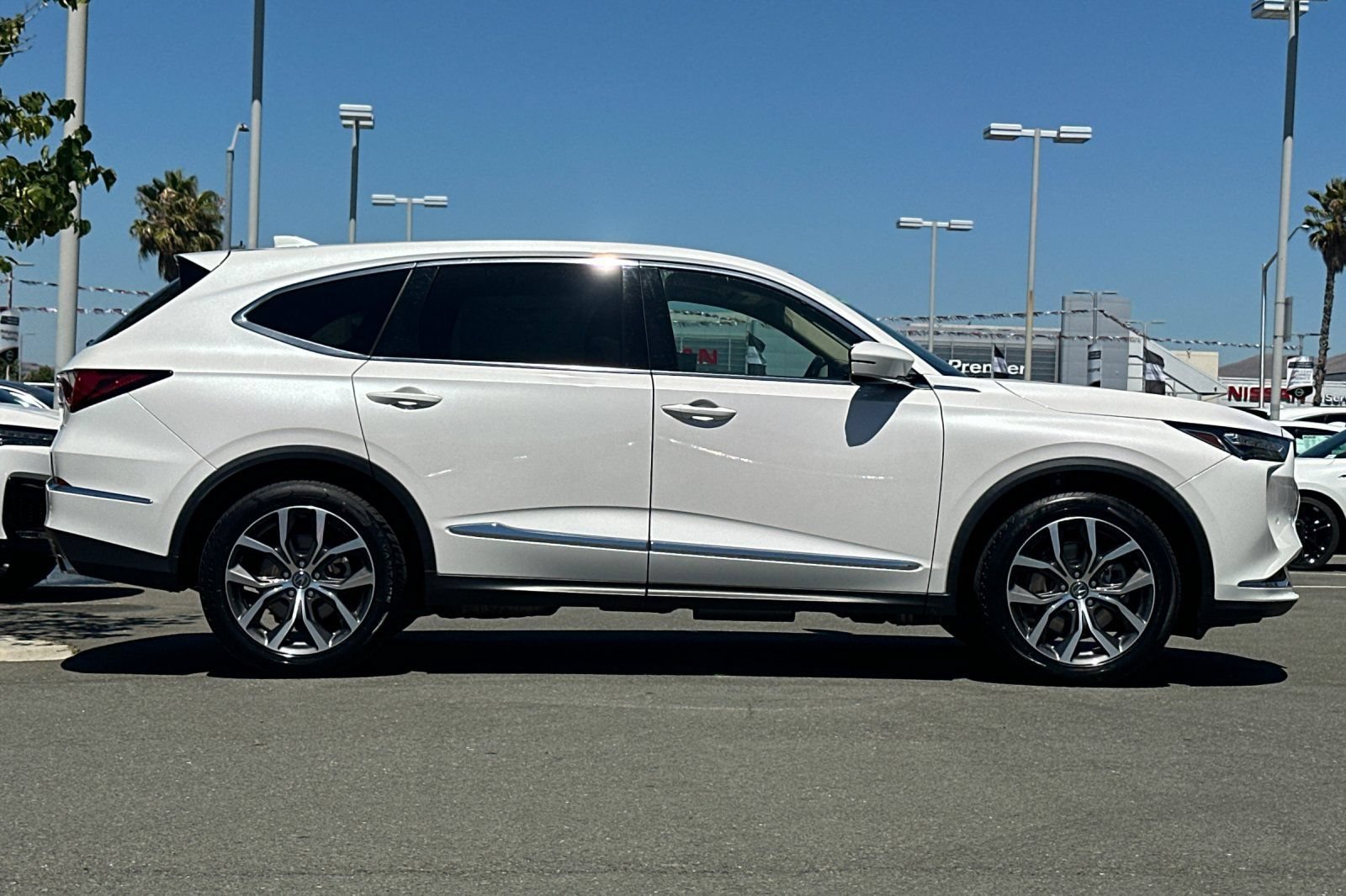 Used 2024 Acura MDX FWD w/ Technology Package image 3