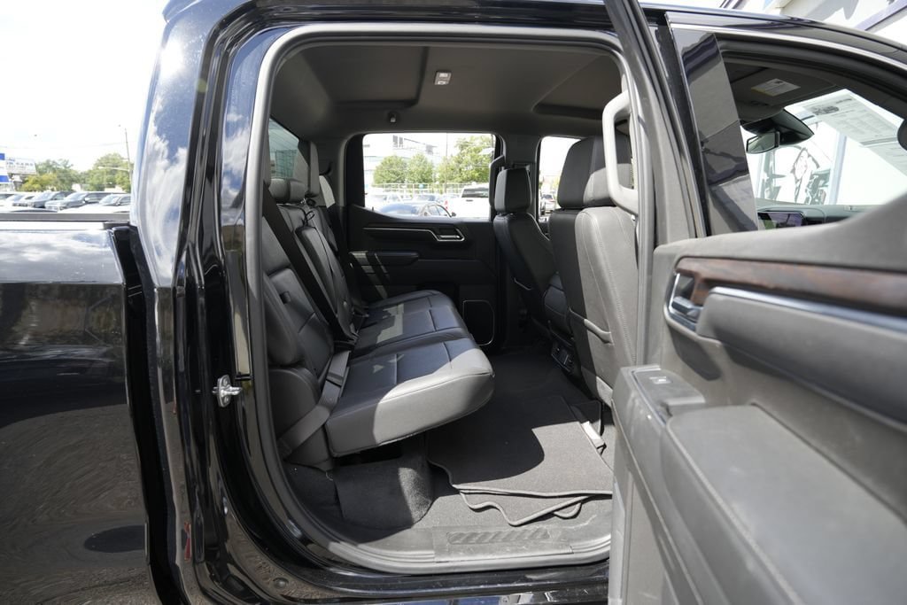 Used 2025 GMC Sierra 1500 SLT AWD/4WD image 37