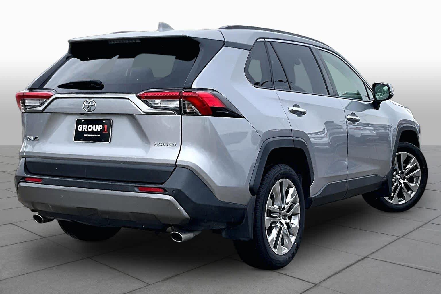 Used 2020 Toyota RAV4 Limited FWD image 12