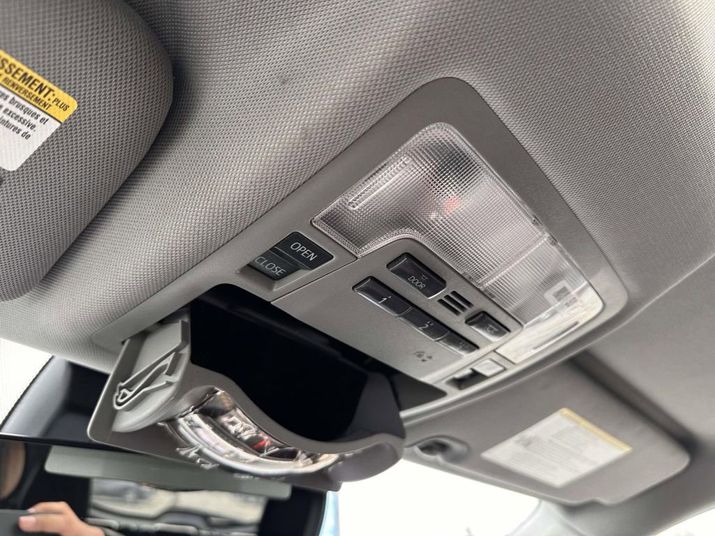 Used 2018 Toyota Highlander SE AWD/4WD image 29