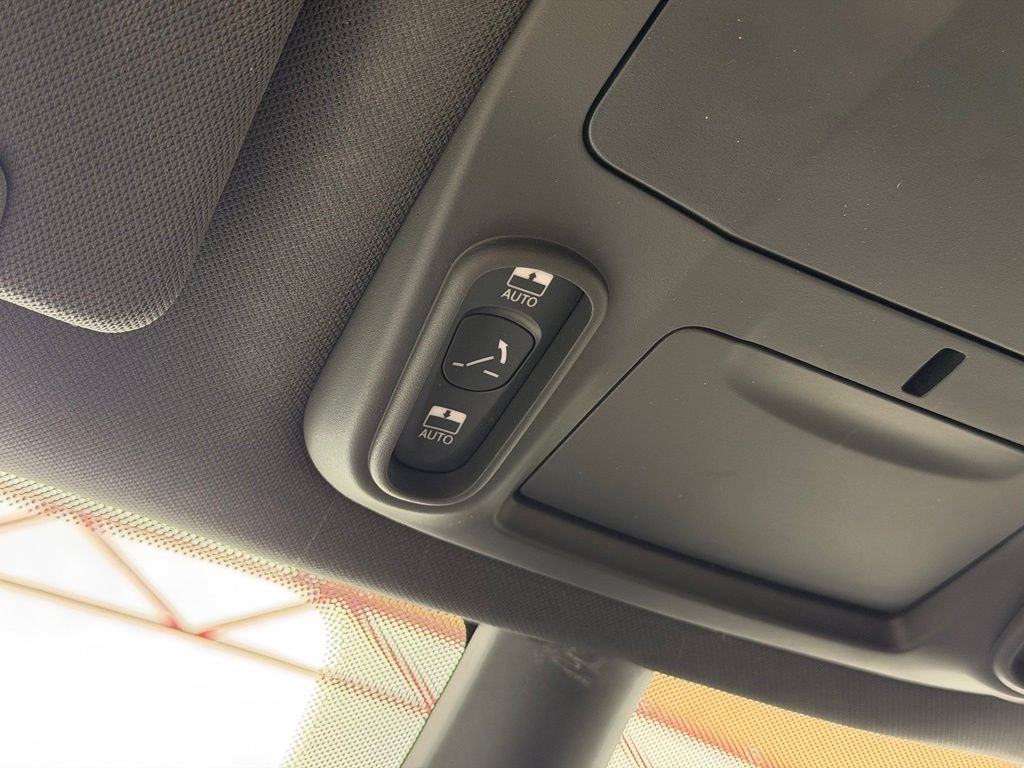 Used 2025 Chrysler Pacifica Limited w/ Uconnect Theater Family Group AWD/4WD image 23
