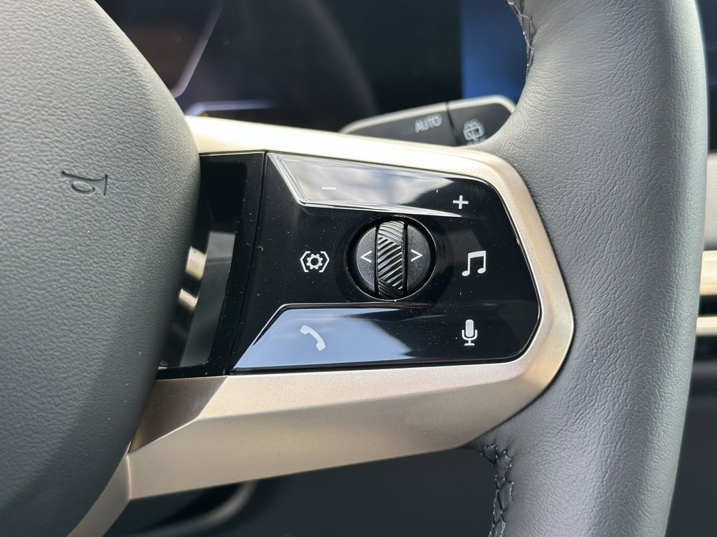 New 2026 BMW iX xDrive60 image 31