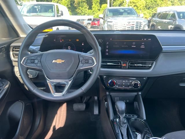 Used 2026 Chevrolet TrailBlazer LT w/ LT Cold Weather Package FWD image 9