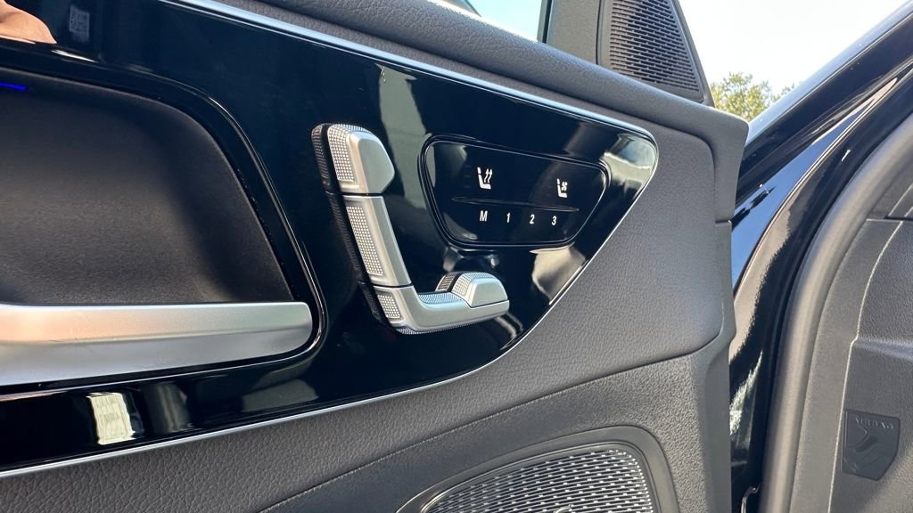 Used 2025 Mercedes-Benz C 300 Sedan image 4