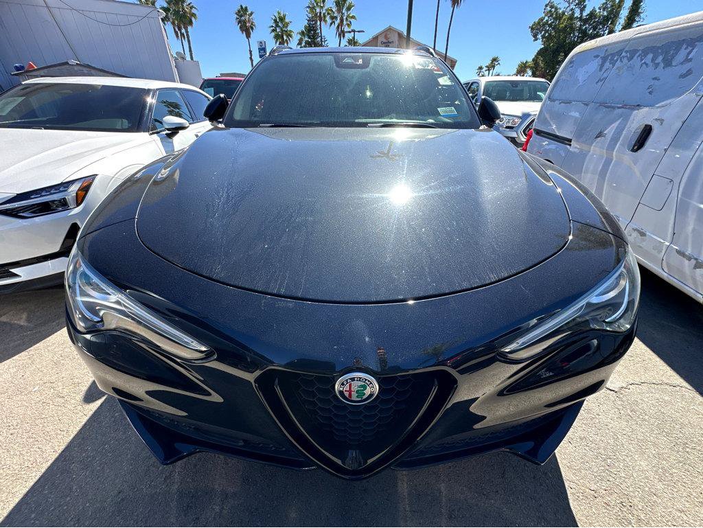 Used 2022 Alfa Romeo Stelvio Veloce AWD/4WD image 2