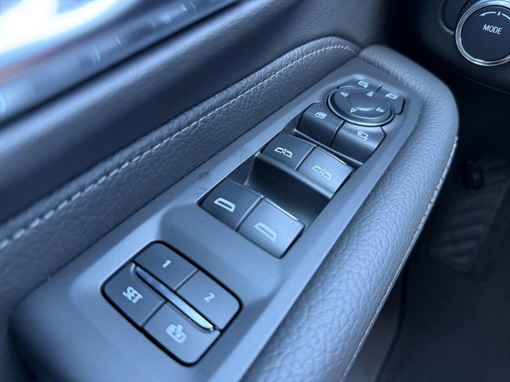 Used 2024 GMC Yukon Denali AWD/4WD image 26