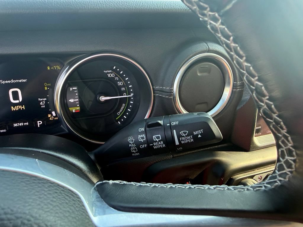 Used 2022 Jeep Wrangler Unlimited Sahara w/ Cold Weather Group AWD/4WD image 32