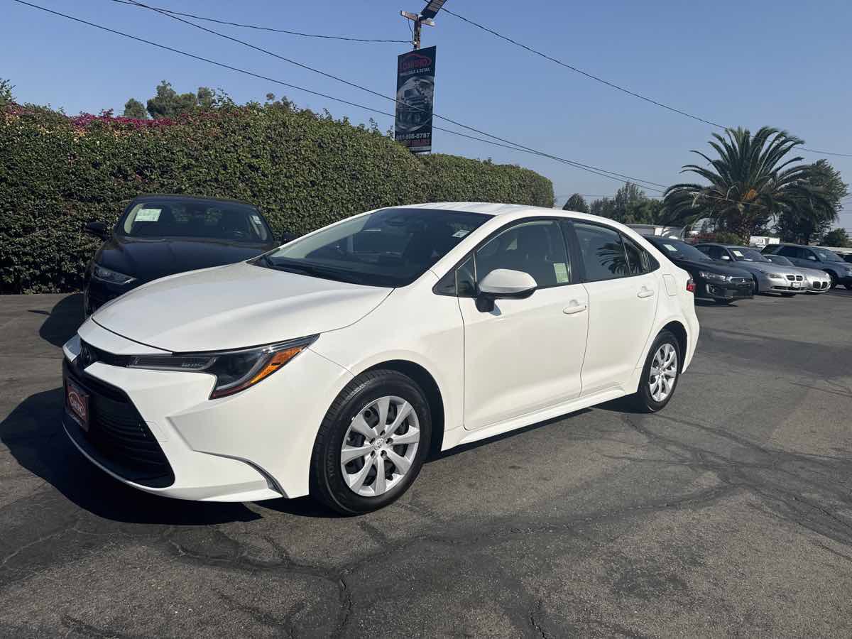 Used 2024 Toyota Corolla LE image 3