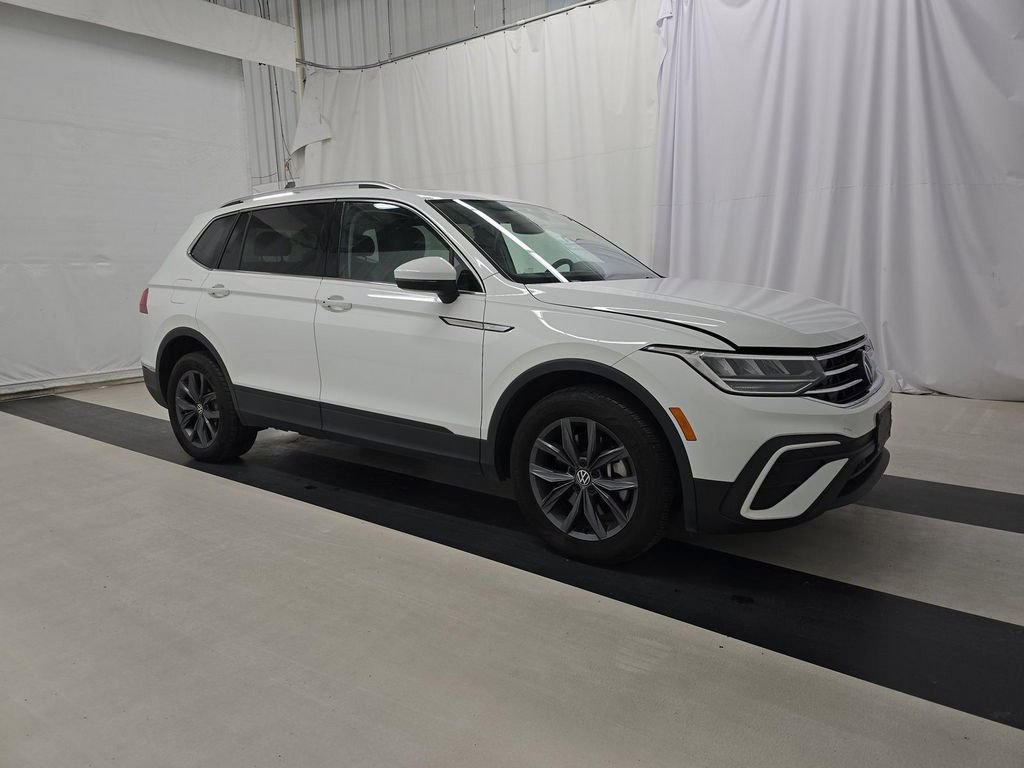 Used 2022 Volkswagen Tiguan SE w/ Panoramic Sunroof Package image 3