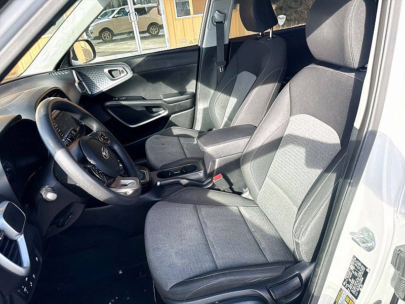 Used 2020 Kia Soul S FWD image 9