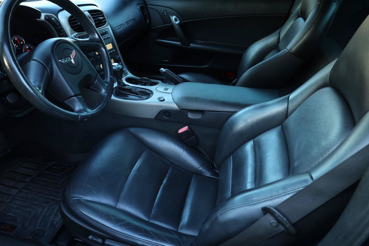 Used 2005 Chevrolet Corvette Coupe w/ Preferred Equipment Group RWD image 14
