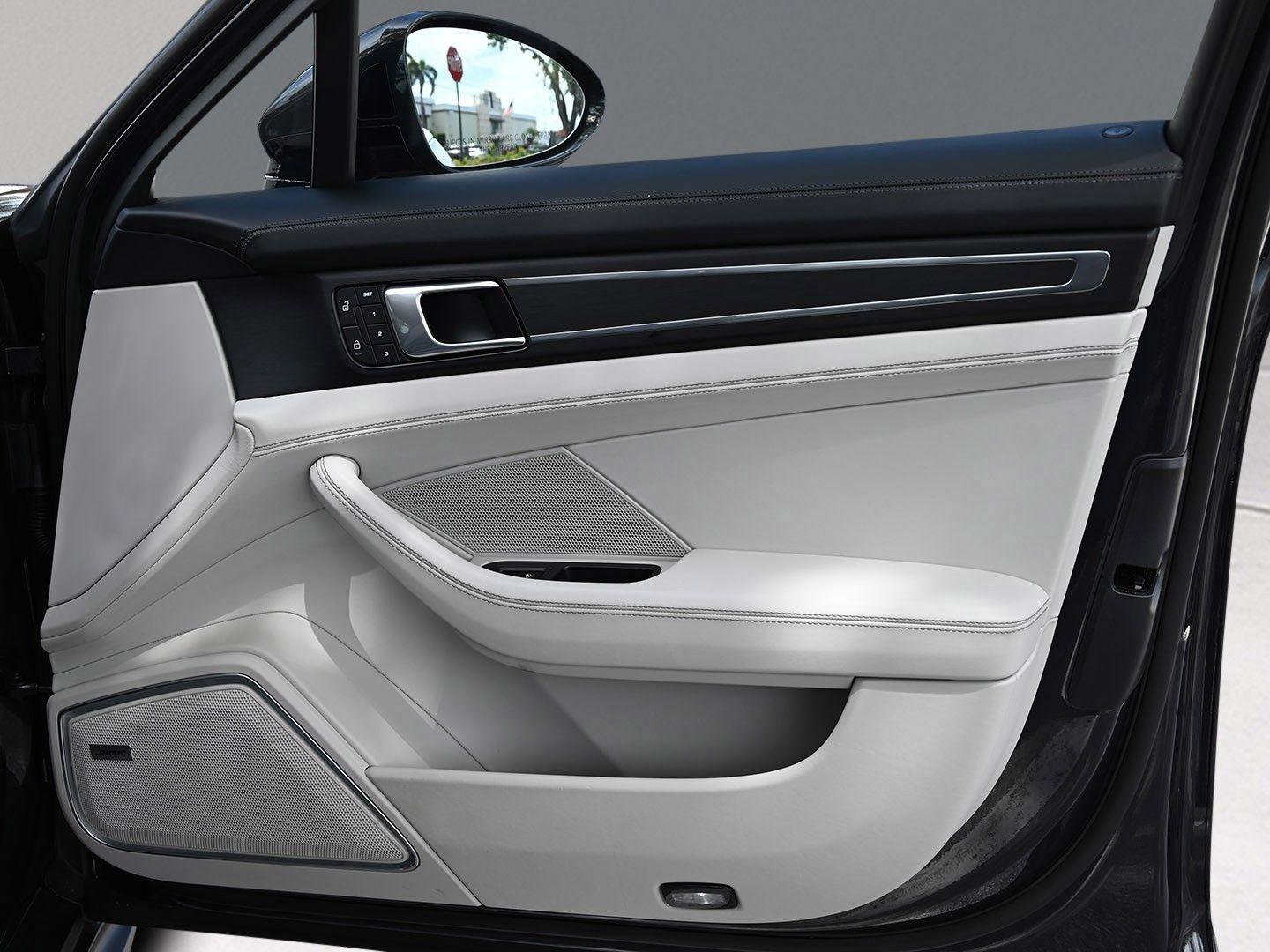 Used 2023 Porsche Panamera GTS image 21