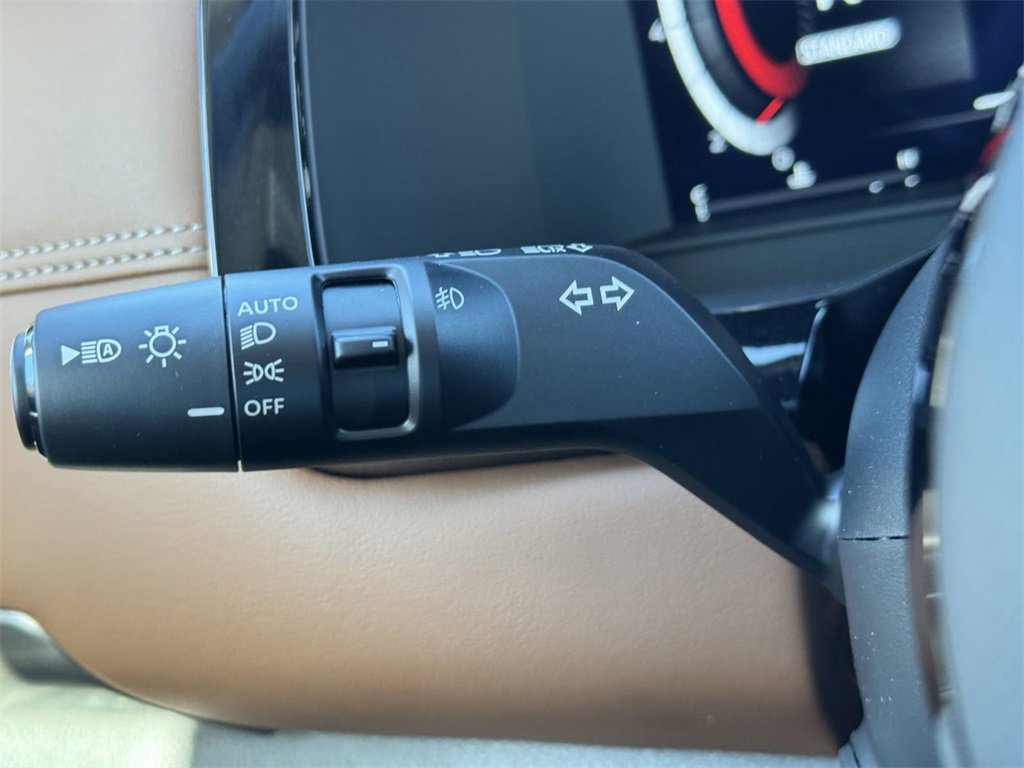 New 2025 Nissan Pathfinder Platinum w/ Black Appearance Package image 30