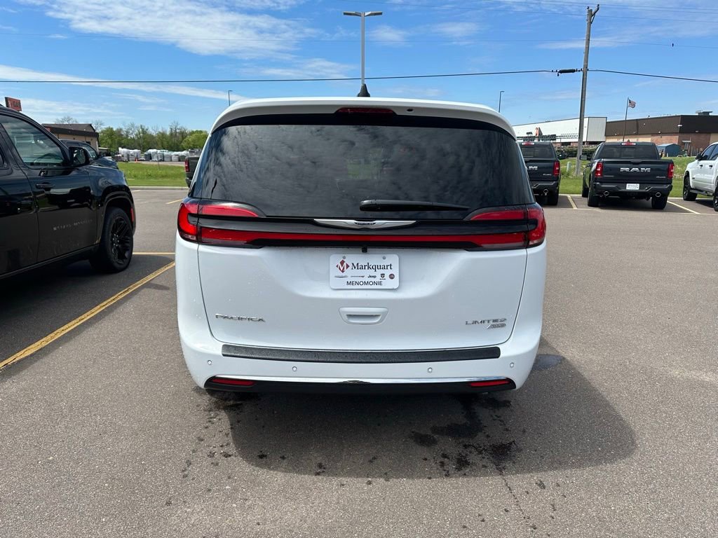 Certified 2026 Chrysler Pacifica Limited AWD/4WD image 4