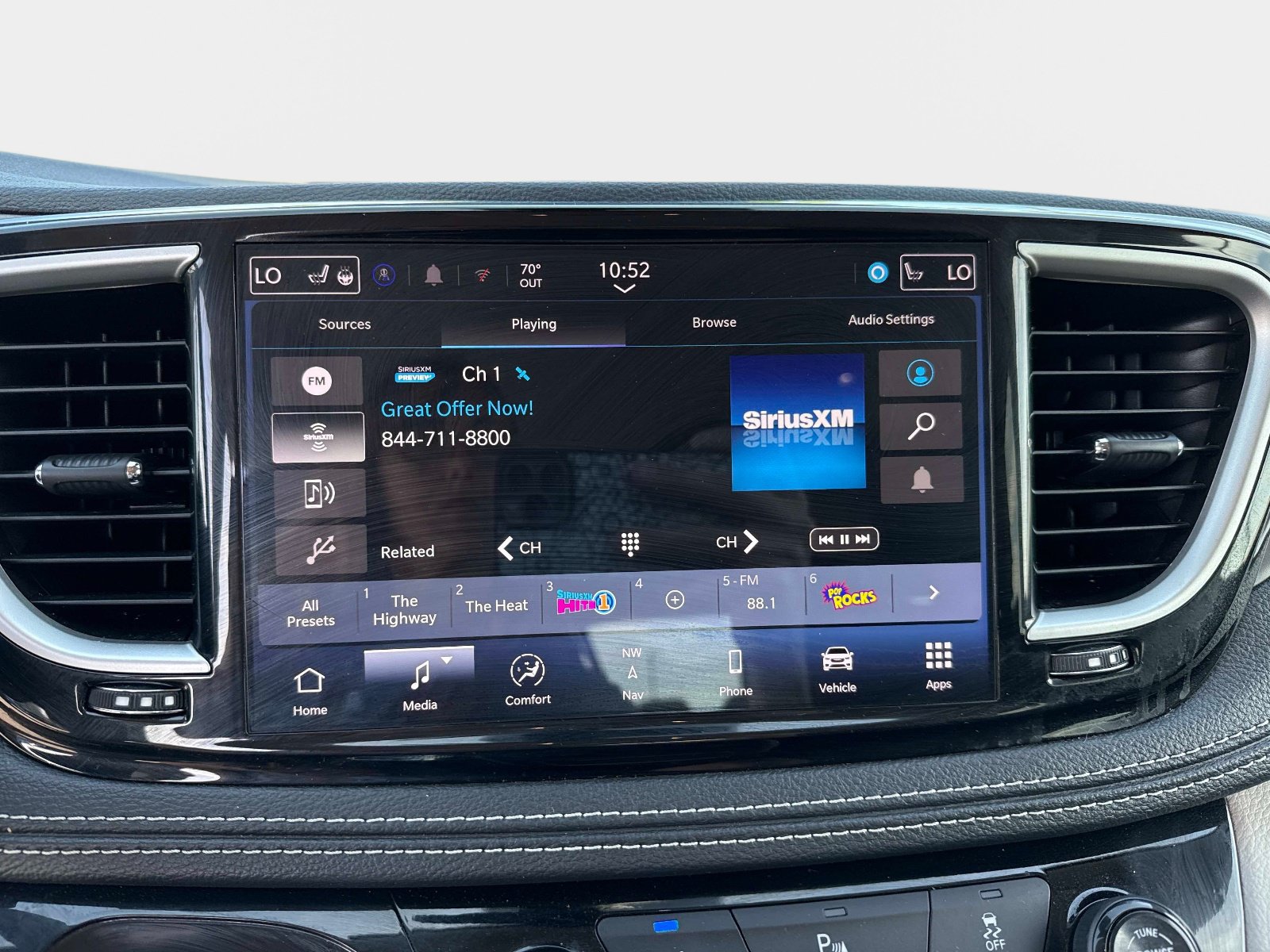 Used 2024 Chrysler Pacifica Limited FWD image 24