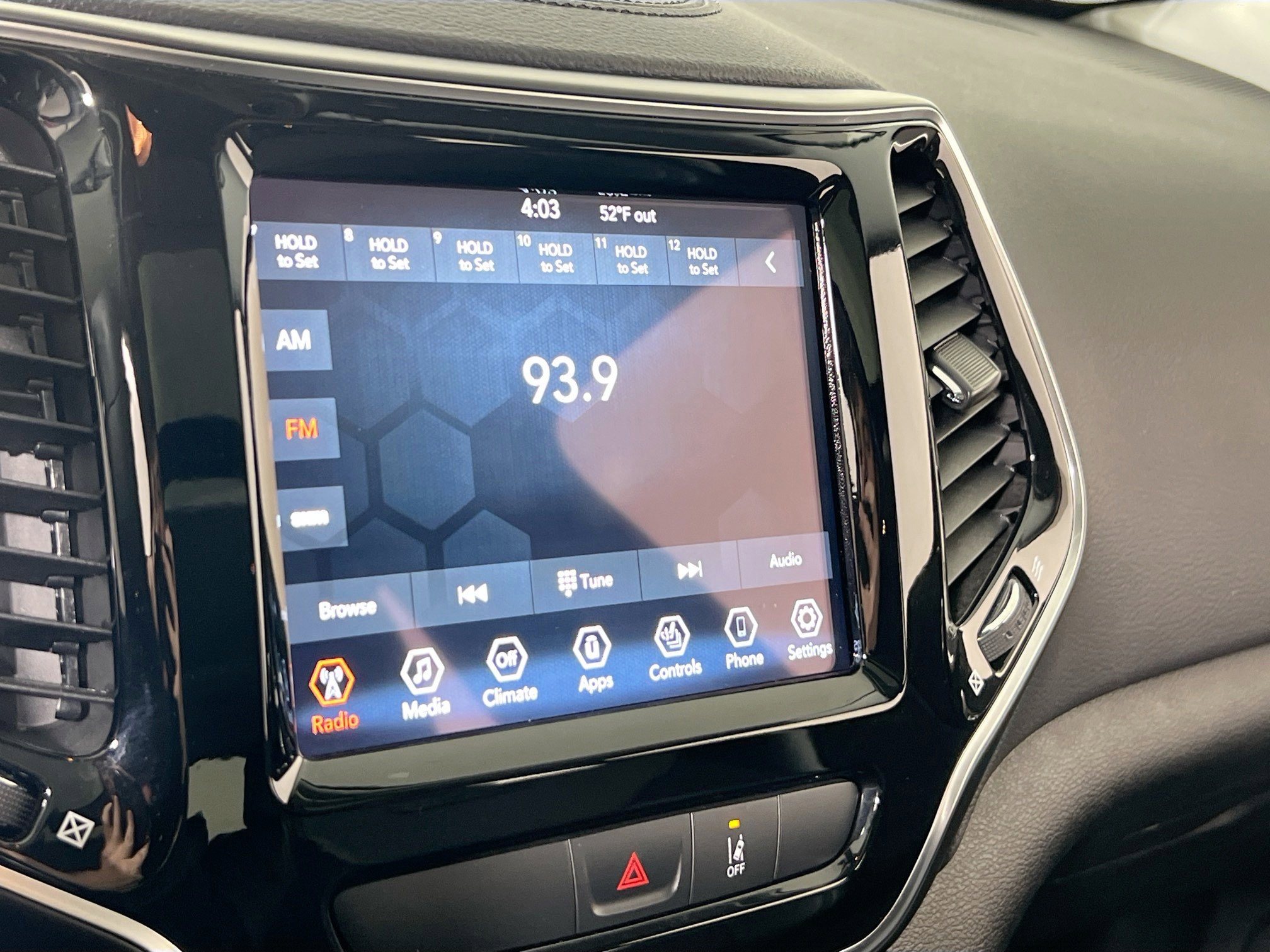 Used 2022 Jeep Cherokee Limited image 14
