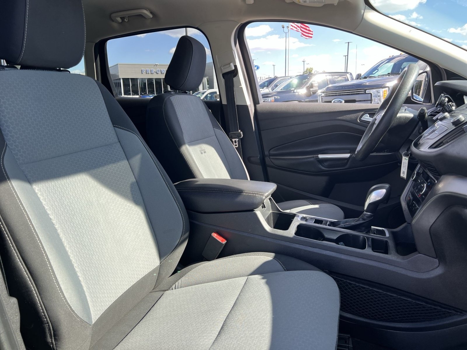 Used 2018 Ford Escape SE w/ Ford Safe & Smart Package FWD image 25