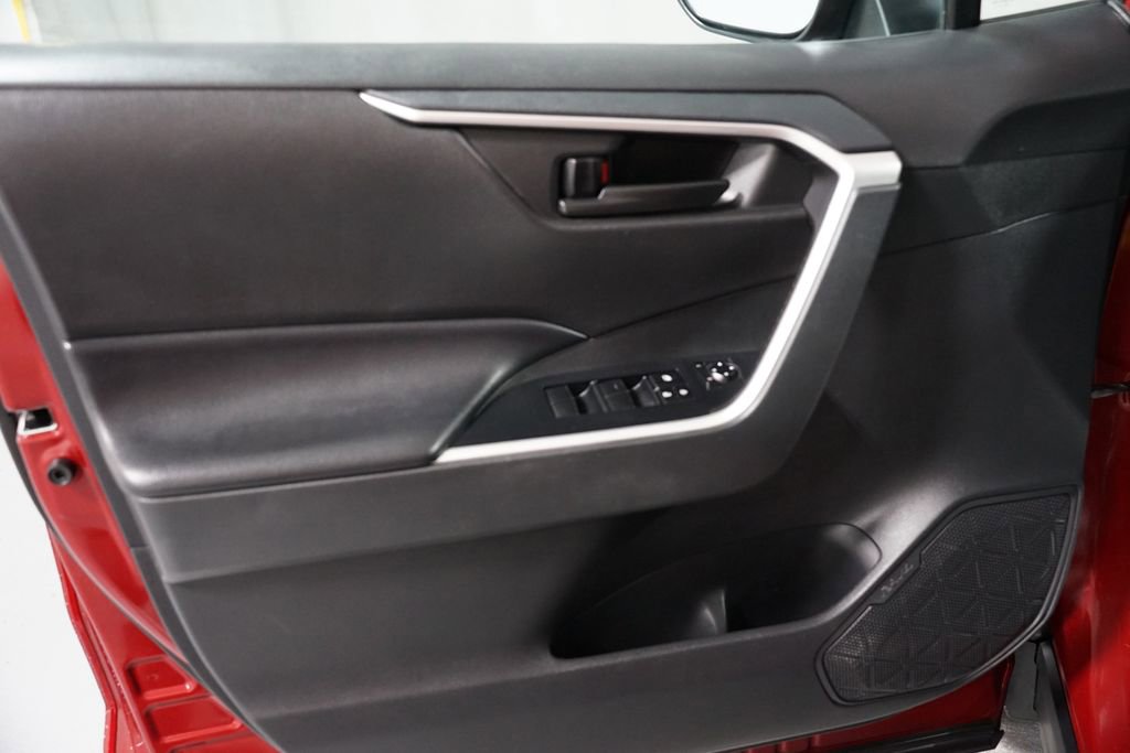 Used 2022 Toyota RAV4 LE image 27