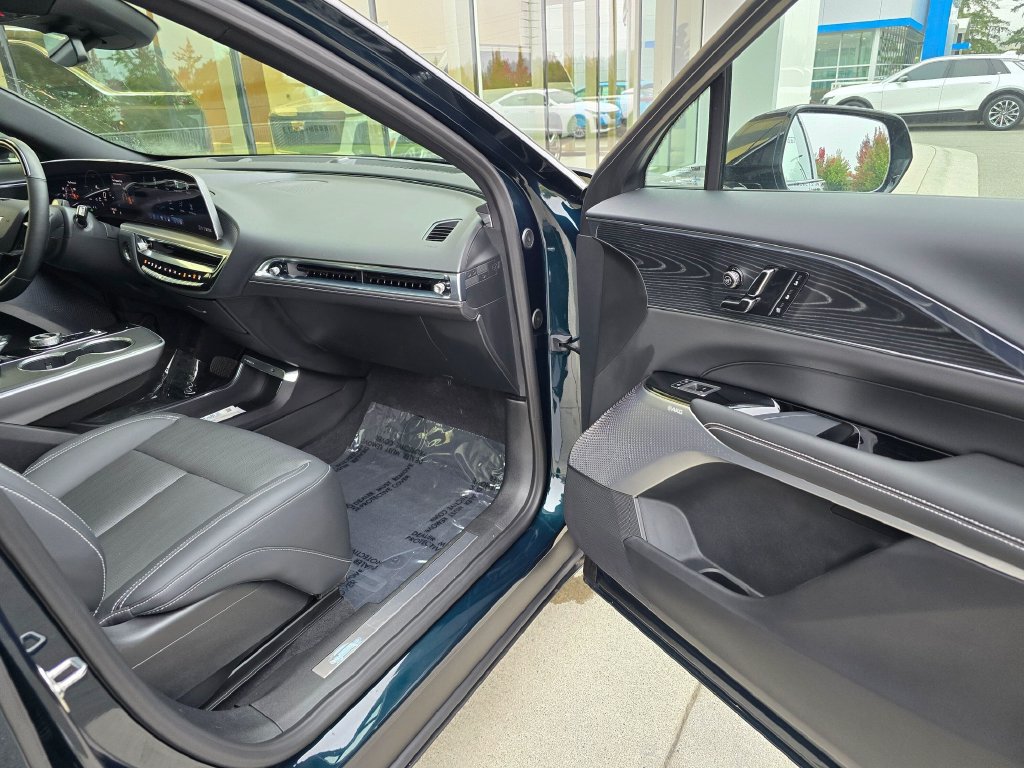 Certified 2024 Cadillac Lyriq Luxury AWD/4WD image 10