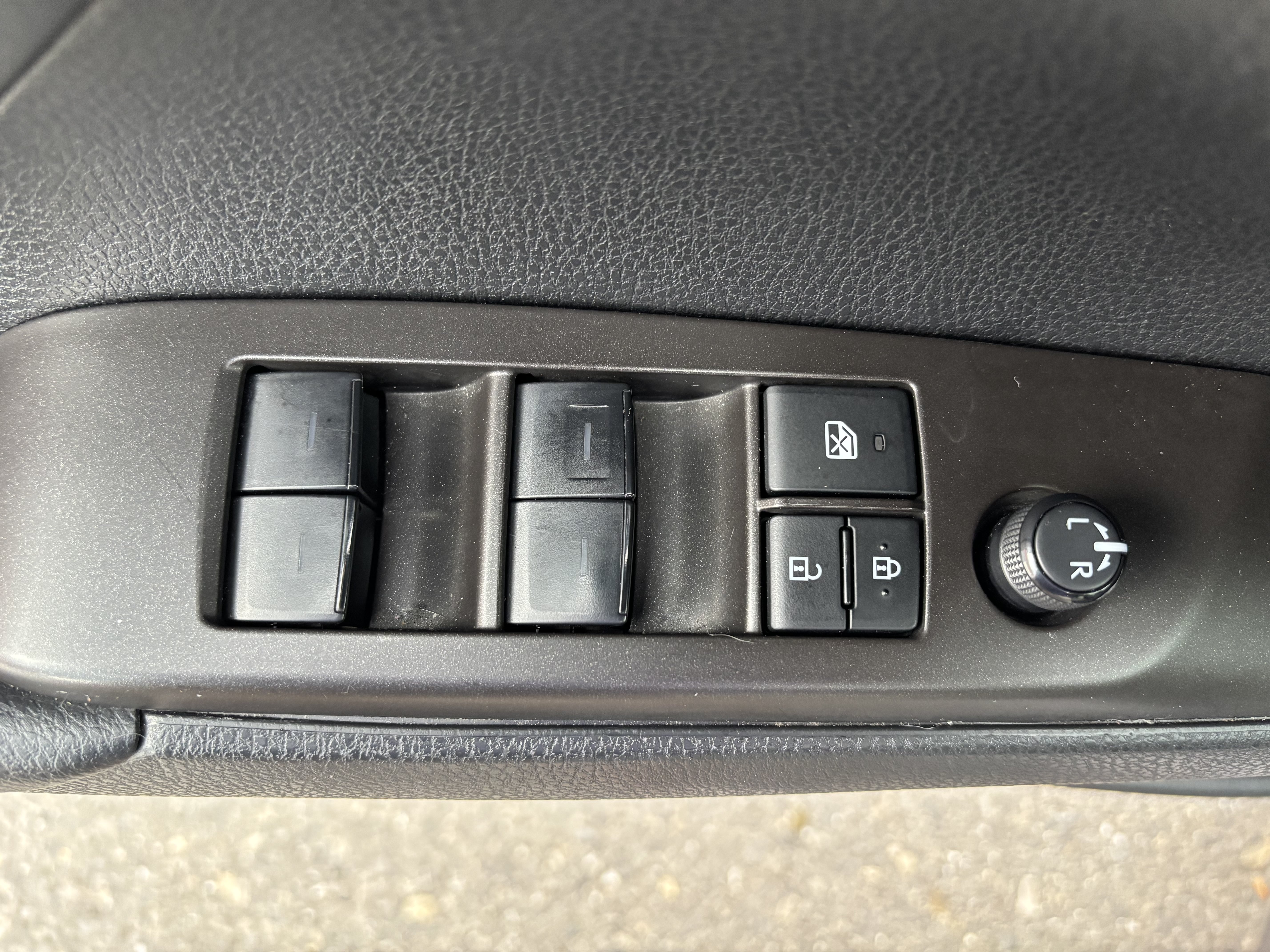 Used 2023 Toyota Camry SE w/ Cold Weather Package FWD image 17