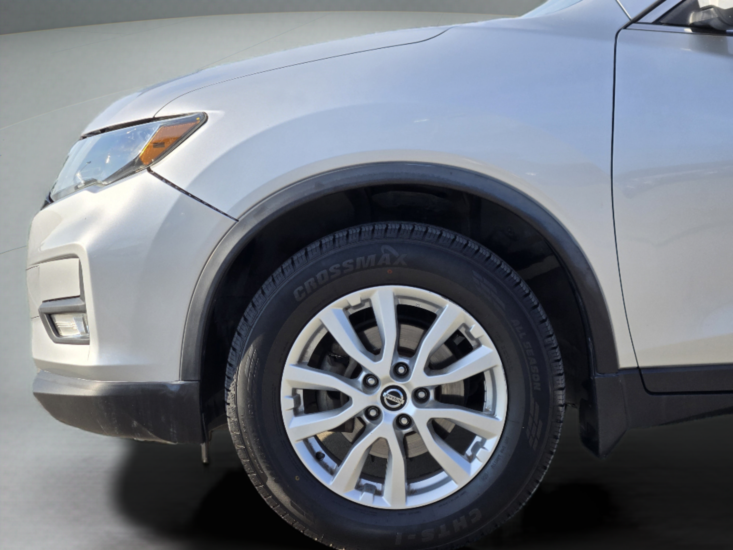 Used 2018 Nissan Rogue SV w/ Sun & Sound Touring Package AWD/4WD image 31