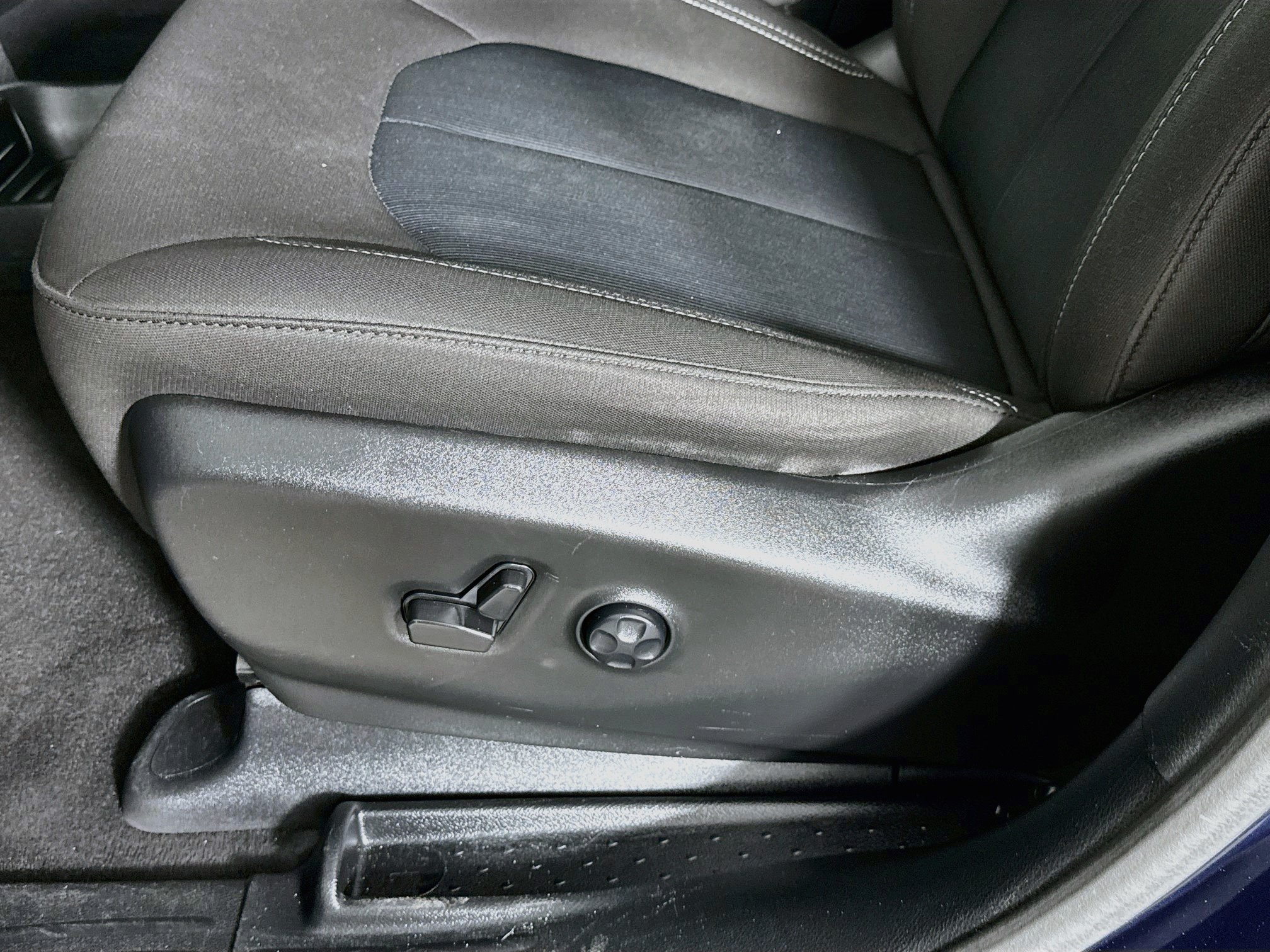 Used 2024 Chrysler Pacifica Touring FWD image 22