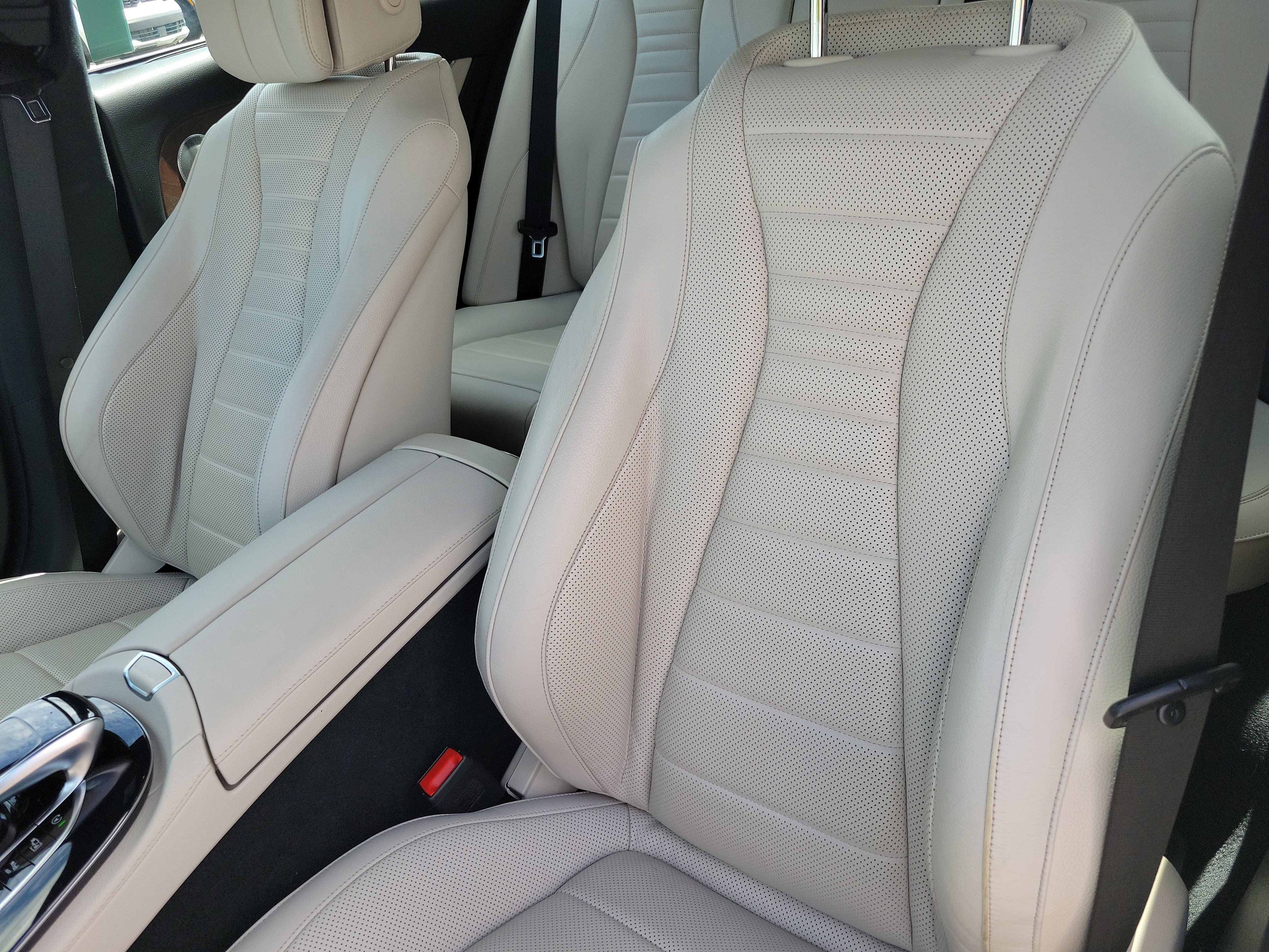Used 2017 Mercedes-Benz E 400 4MATIC Wagon image 6