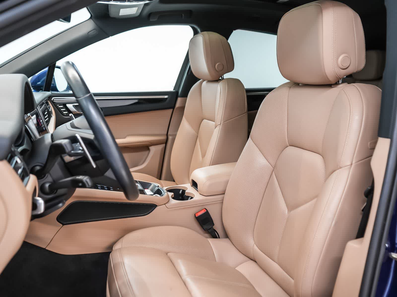 Certified 2024 Porsche Macan AWD/4WD image 5