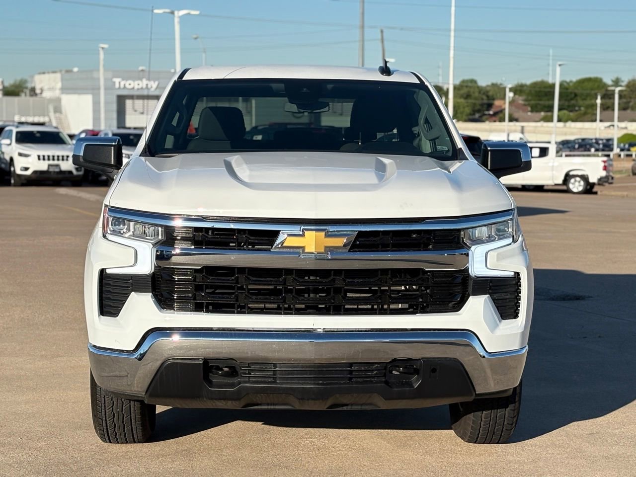 Used 2025 Chevrolet Silverado 1500 LT image 3