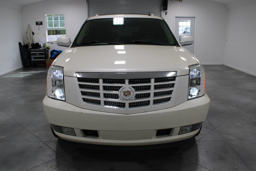 Used 2013 Cadillac Escalade Luxury AWD/4WD image 3