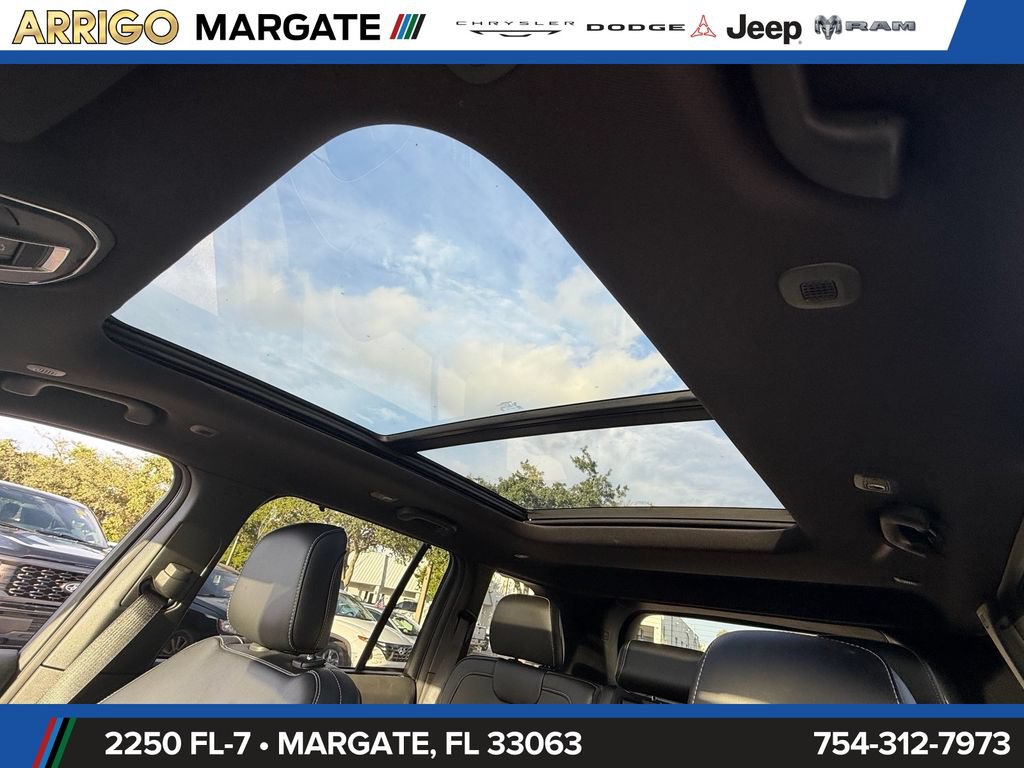 Used 2025 Jeep Grand Cherokee Limited w/ Luxury Tech Group II AWD/4WD image 19