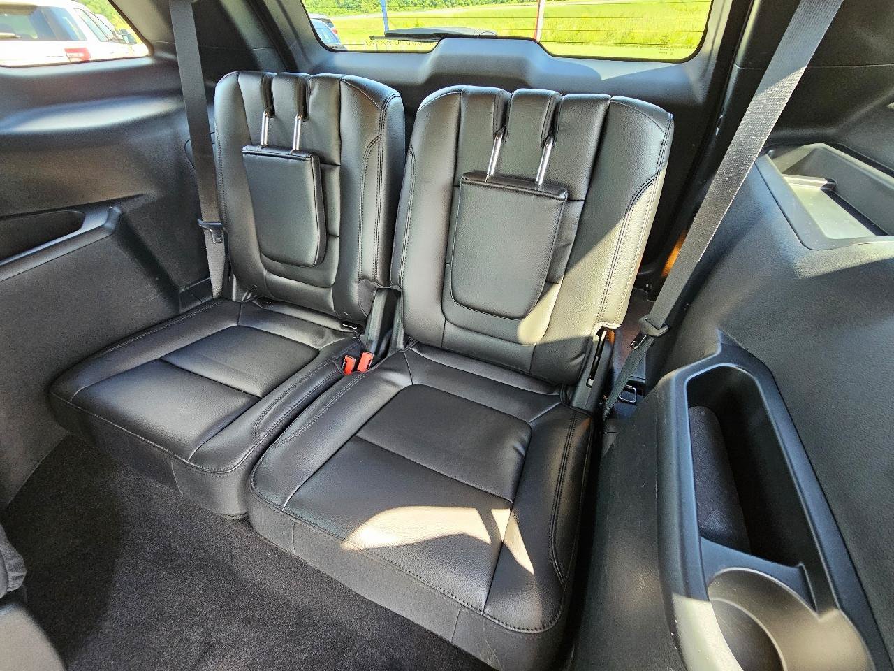 Used 2018 Ford Explorer XLT w/ Equipment Group 202A AWD/4WD image 23