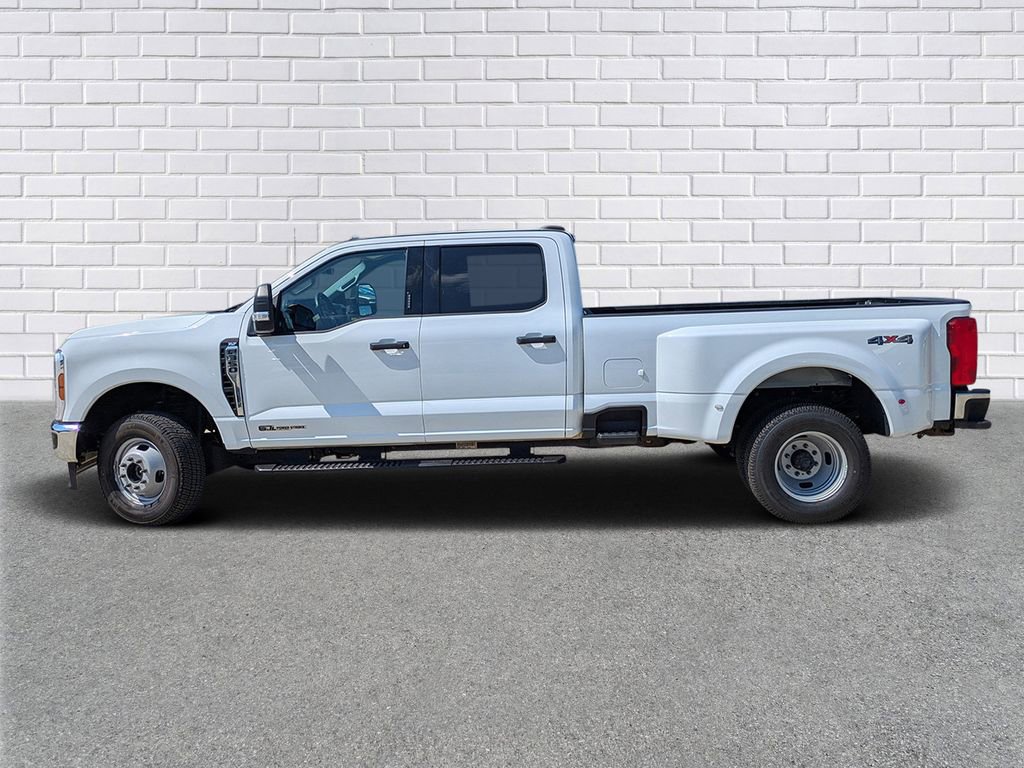 Used 2024 Ford F350 XLT AWD/4WD image 2