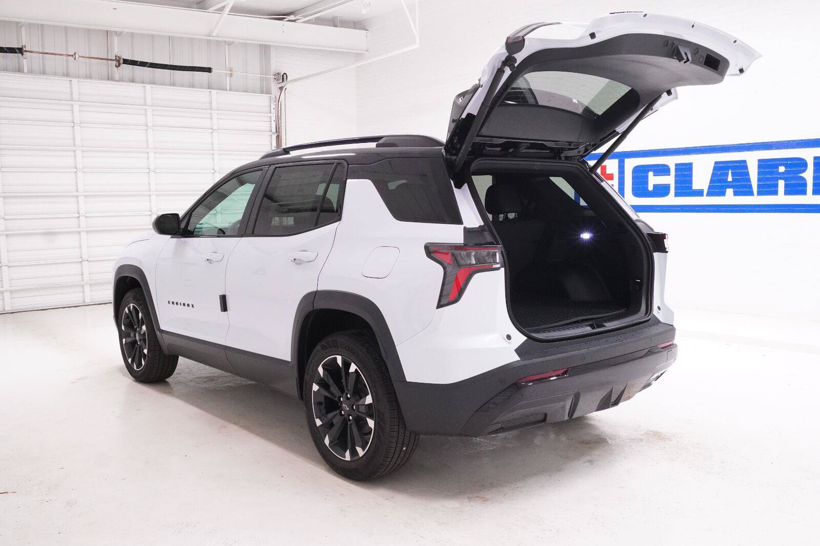 New 2027 Chevrolet Equinox RS w/ LPO, Floor Liner Package FWD image 33