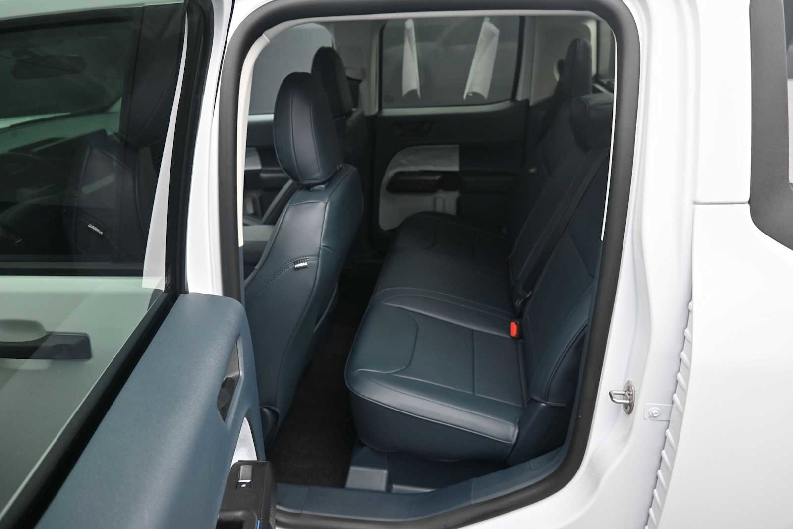 Used 2025 Ford Maverick XLT w/ XLT Luxury Package AWD/4WD image 13
