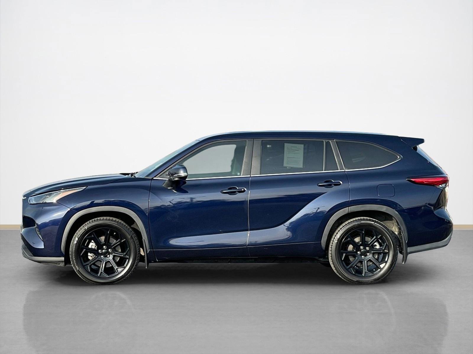 Used 2023 Toyota Highlander LE image 4