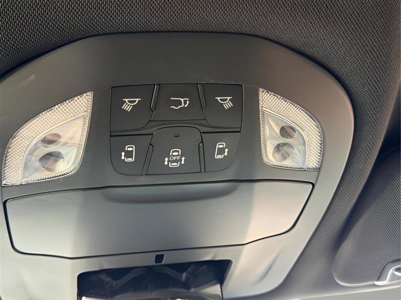 Used 2021 Chrysler Pacifica Touring w/ Uconnect Theater Family Group image 60