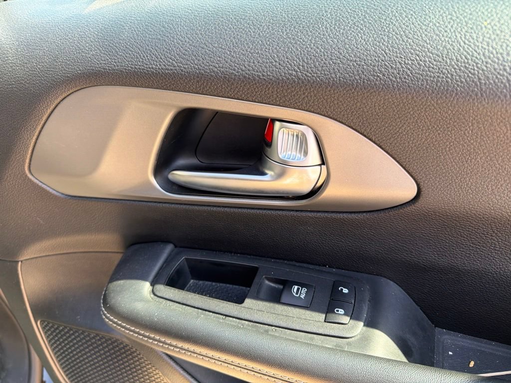 Used 2025 Chrysler Pacifica Select FWD image 13