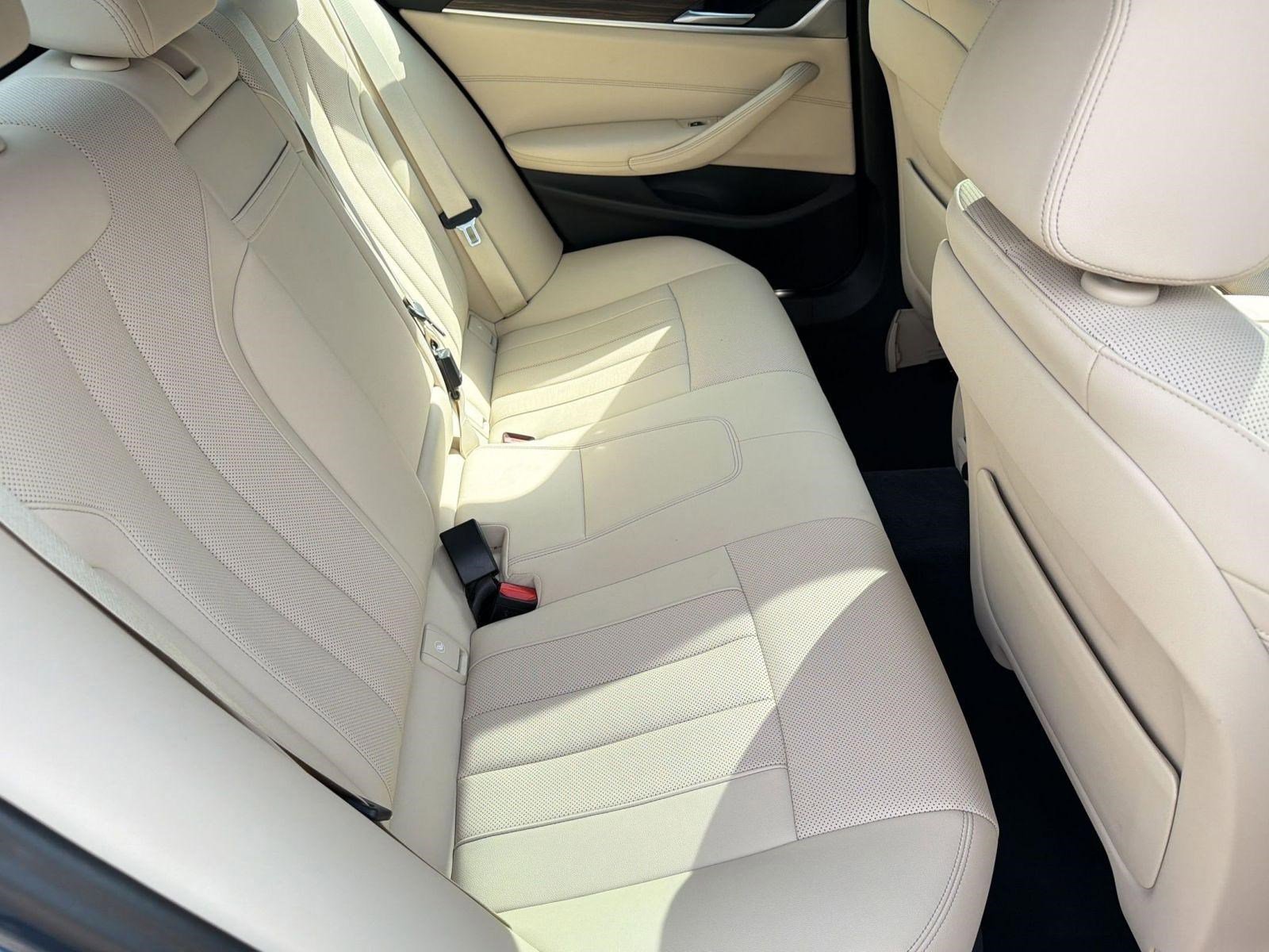 Certified 2023 BMW 530e xDrive w/ Convenience Package image 29