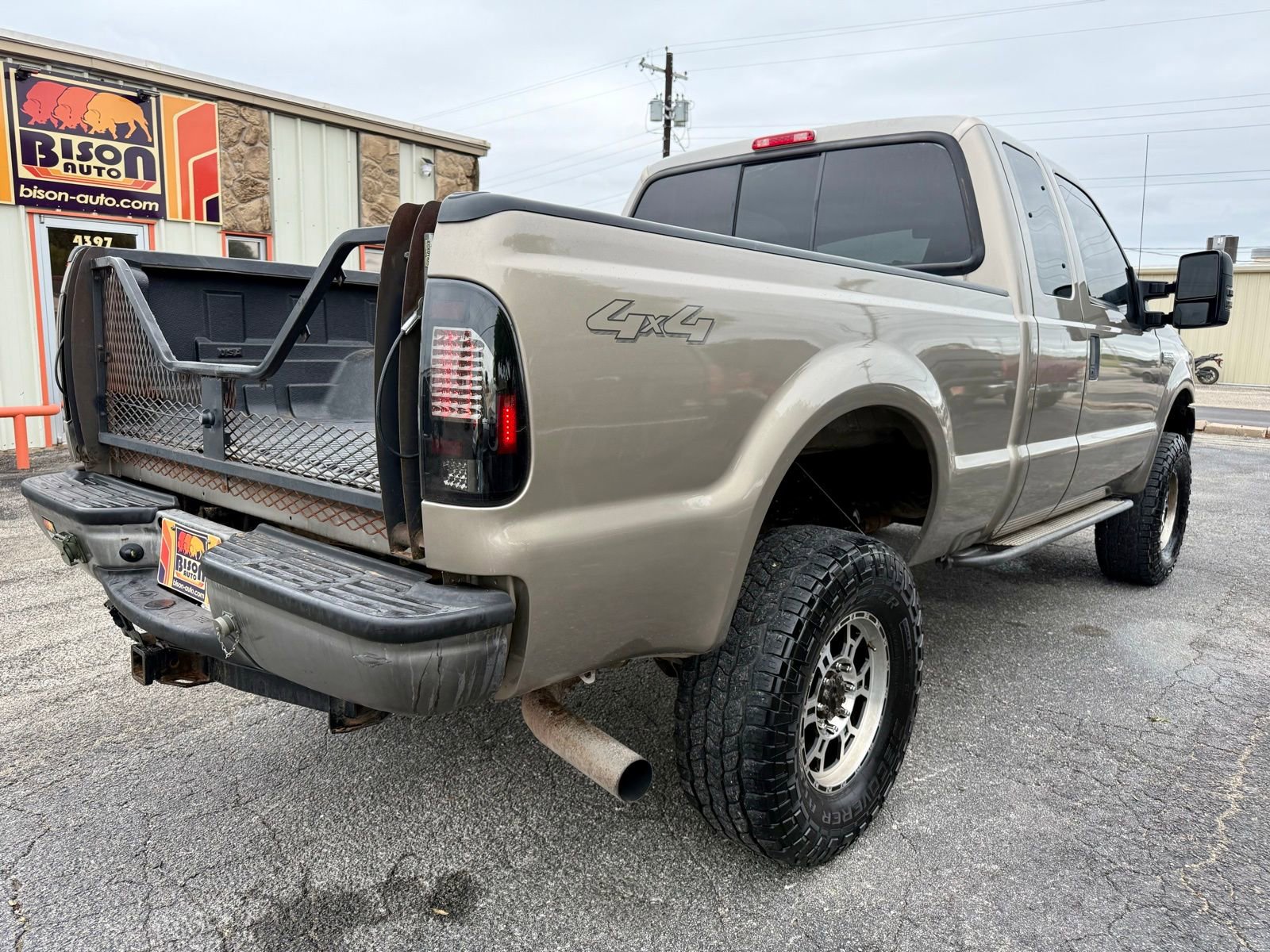 Used 2006 Ford F350 4x4 SuperCab Super Duty image 3