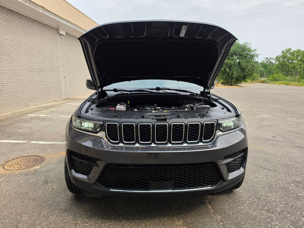 Used 2025 Jeep Grand Cherokee Laredo w/ Luxury Tech Group I RWD image 18