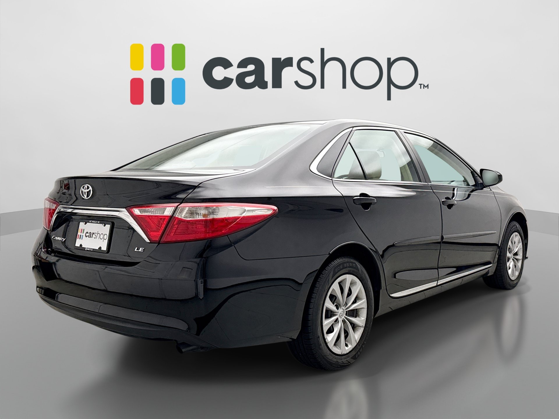 Used 2017 Toyota Camry LE FWD image 5
