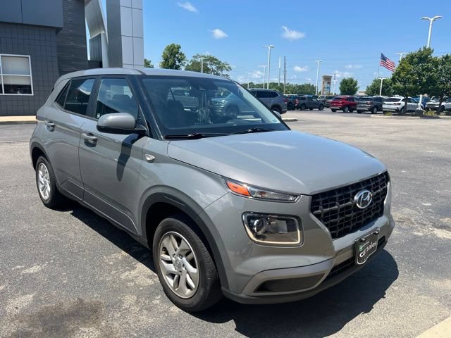 Used 2021 Hyundai Venue SE FWD image 1