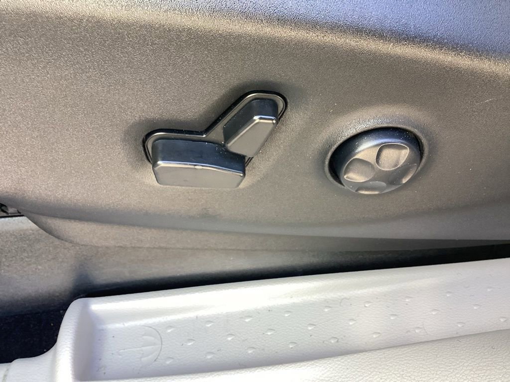 Used 2023 Chrysler Pacifica Touring-L FWD image 21